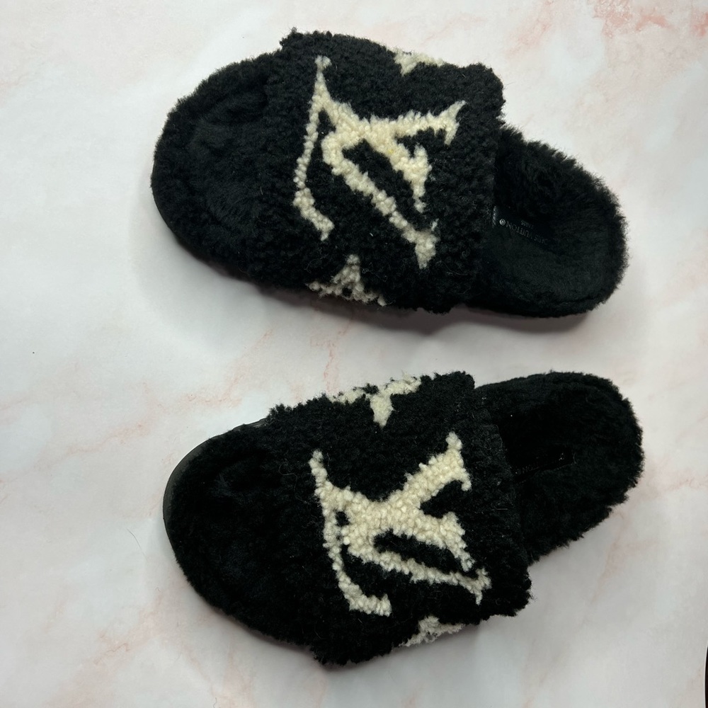 Authentic Louis Vuitton Paseo Flat Comfort Mules